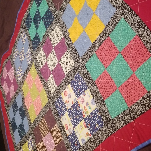 Handmade Quilt 36" x 46" - Picture 3 of 6